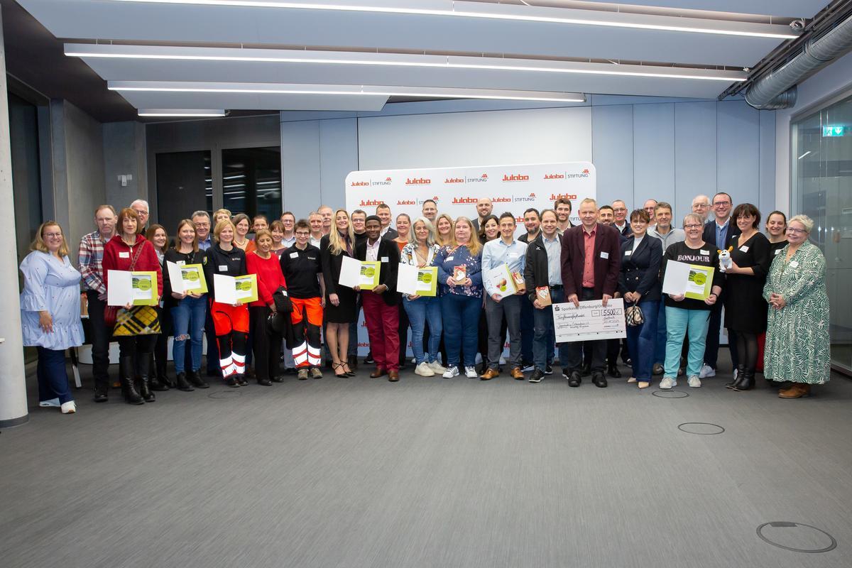 JULABO Stiftung übergibt über 20.000 Euro an gemeinnützige Einrichtungender Region