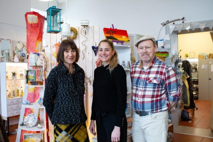 Gruppenbild Jennifer Juchheim, Marianne Hopf. Lothar Benke